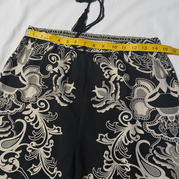 Women's Black and White Paisley Wide-Leg Pants - Picture 9 of 14